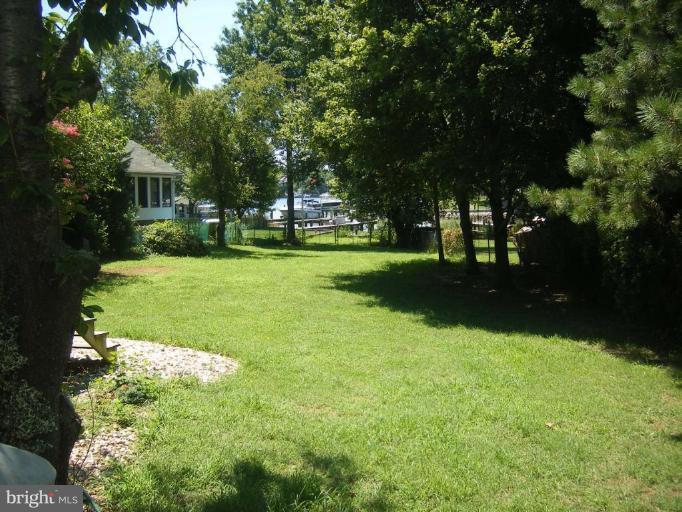 92 Johnson Road Pasadena, MD 21122 - Photo 5 of 15 Exterior #3