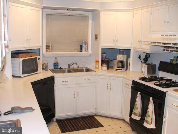 92 Johnson Road Pasadena, MD 21122 - Photo 7 of 15 Kitchen