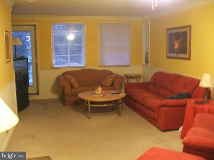 92 Johnson Road Pasadena, MD 21122 - Photo 9 of 15 Living Room