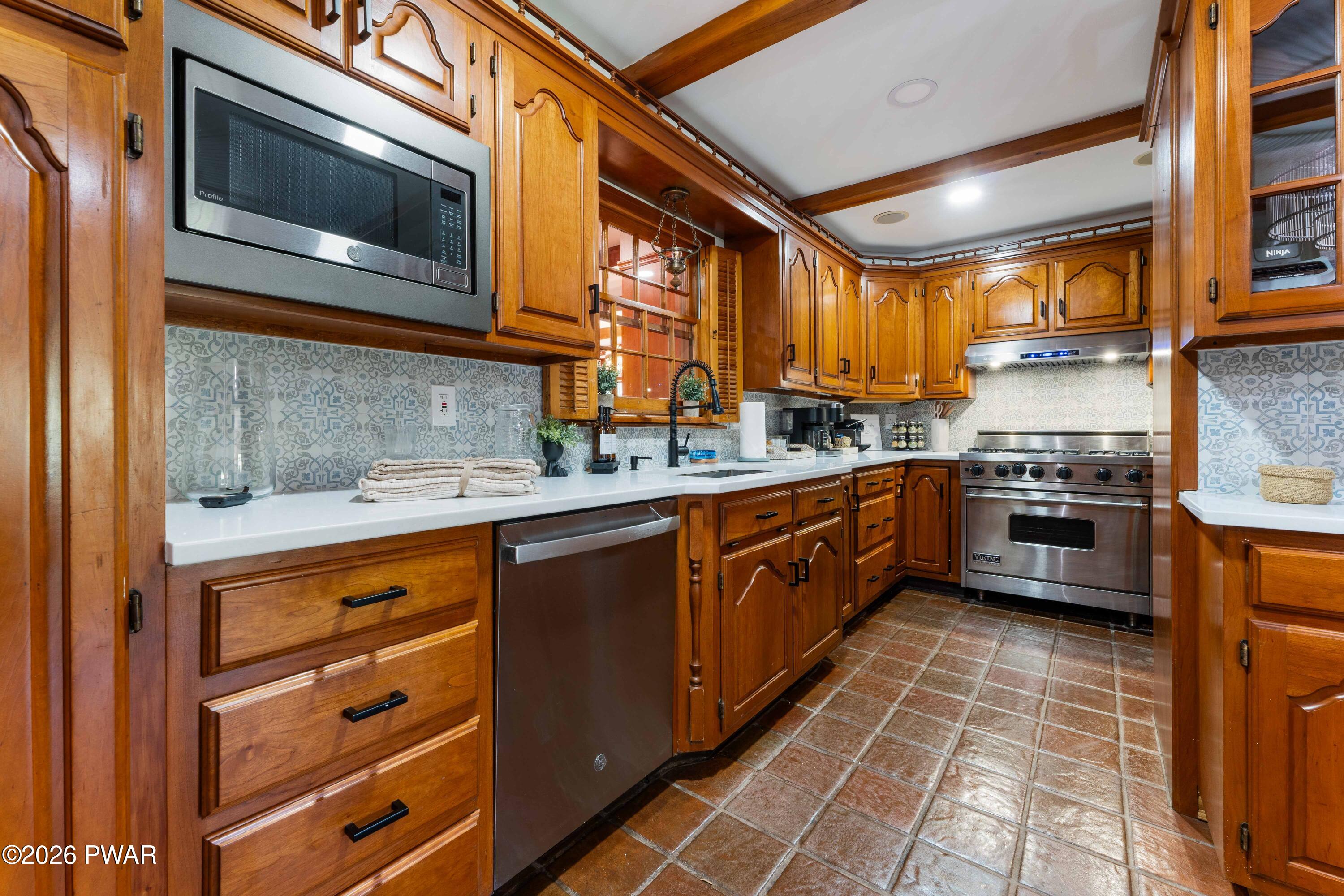 219 Gravity Road Lake Ariel, PA 18436 - Photo 9 of 116