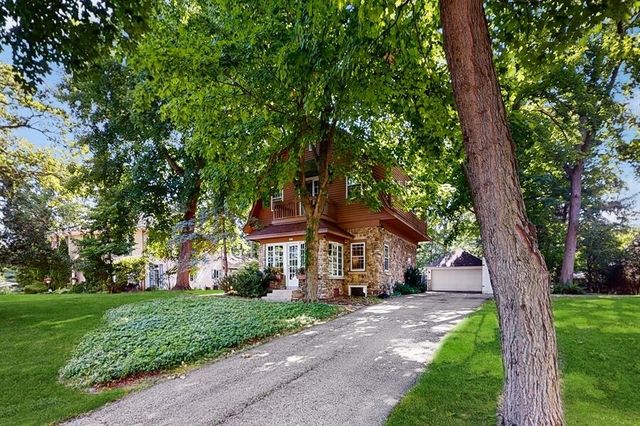 1037 Sauganash Drive, Fontana, WI 53125