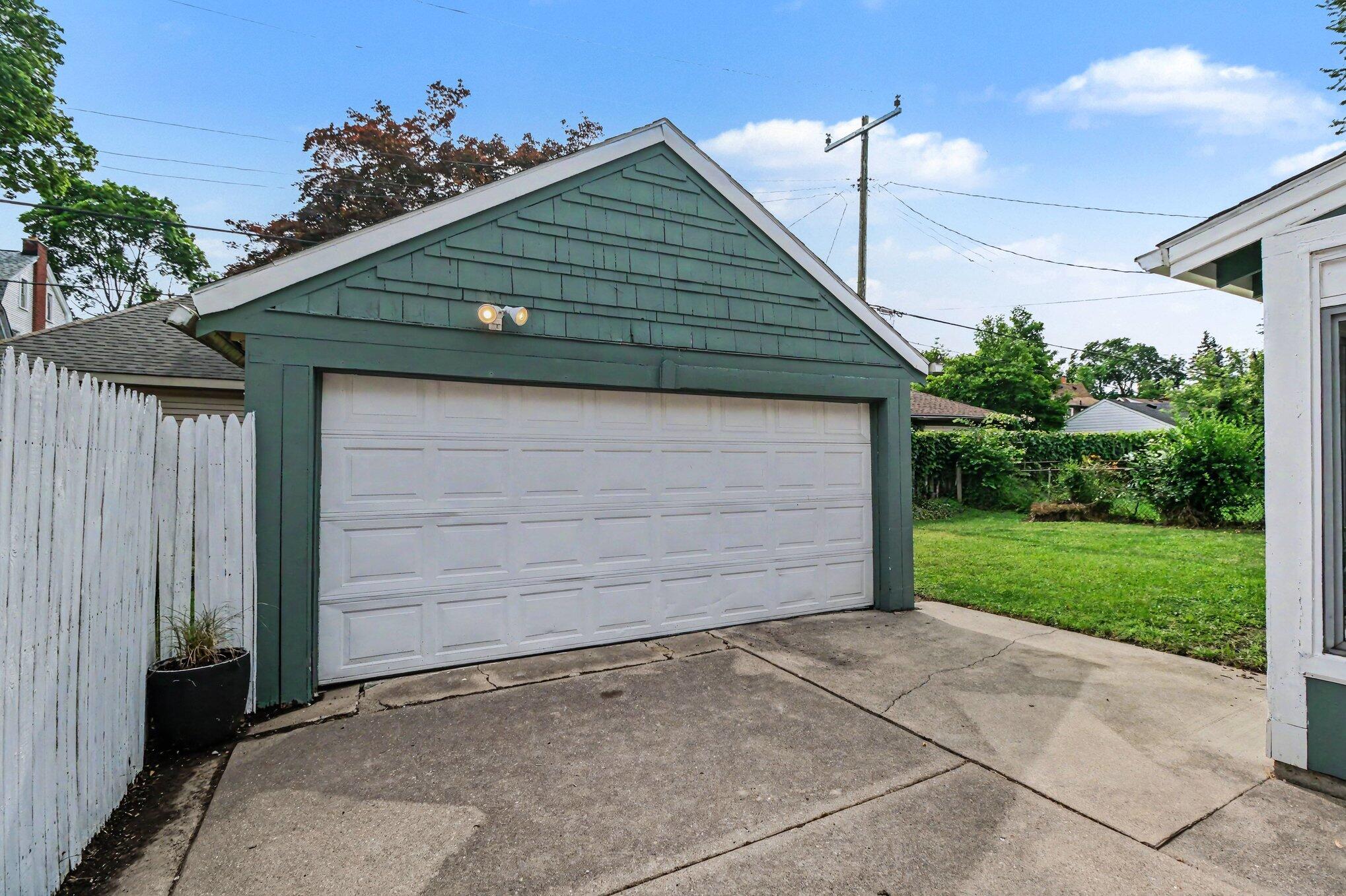 15348 Stahelin Road Detroit, MI 48223 - Photo 25 of 29 025_file_8947