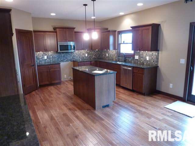 879 Rustic View Court Eldridge, IA 52748 - Photo 5 of 13 Gallery Image 5