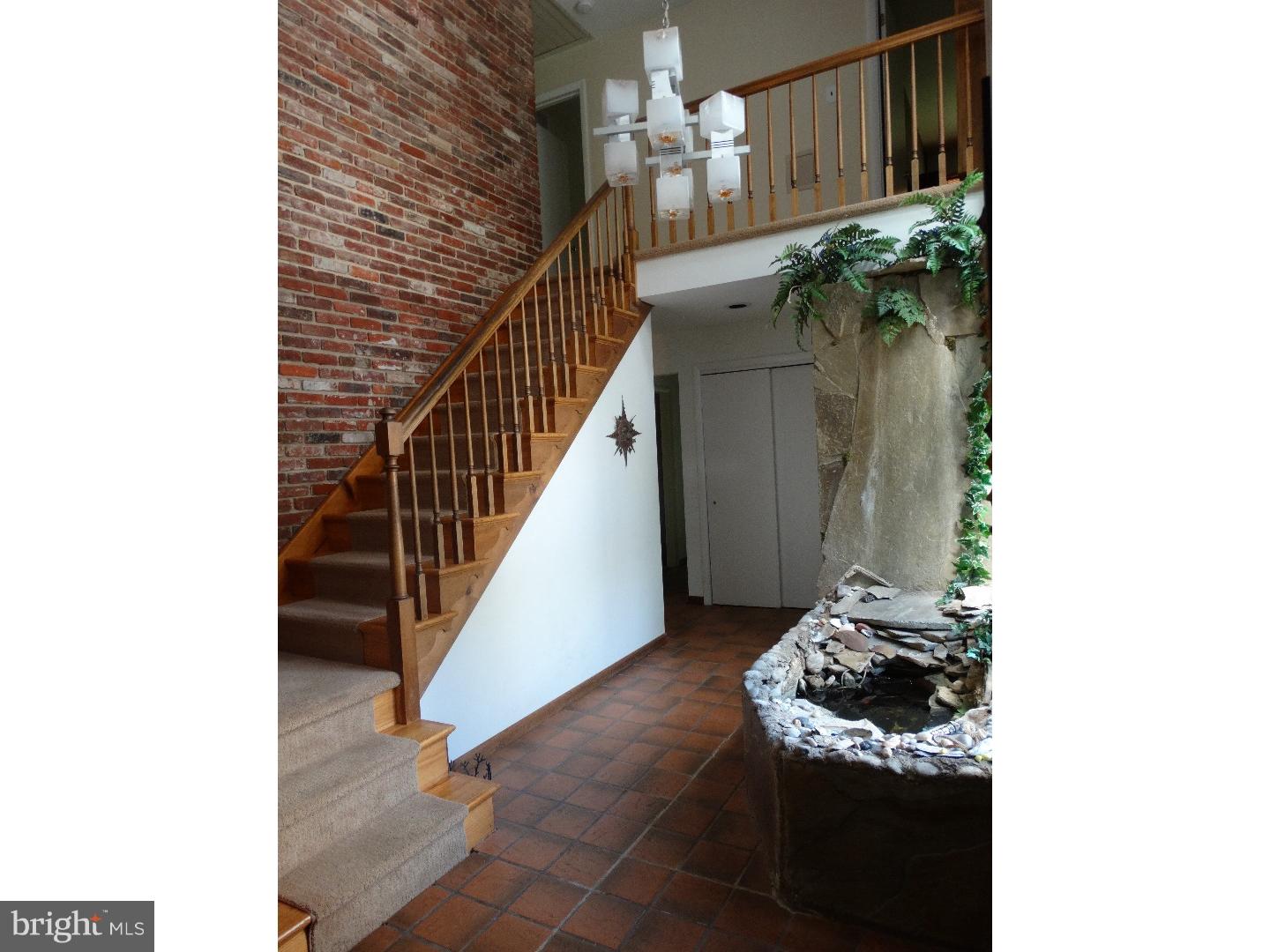 4 Hunters Run Spring House, PA 19002 - Photo 4 of 23 Foyer