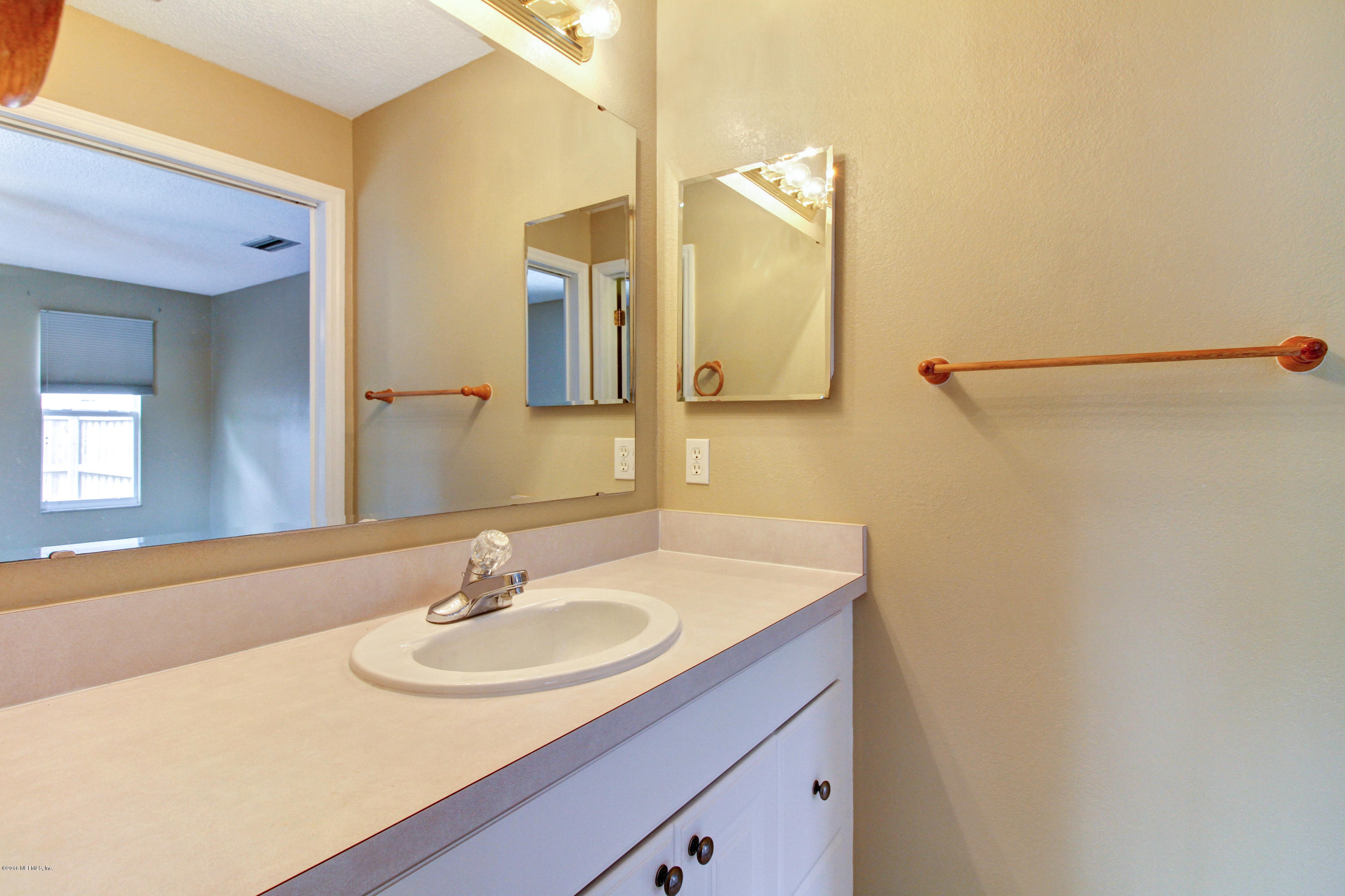 595 Rockingham Road Orange Park, FL 32073 - Photo 29 of 39 Master Vanity