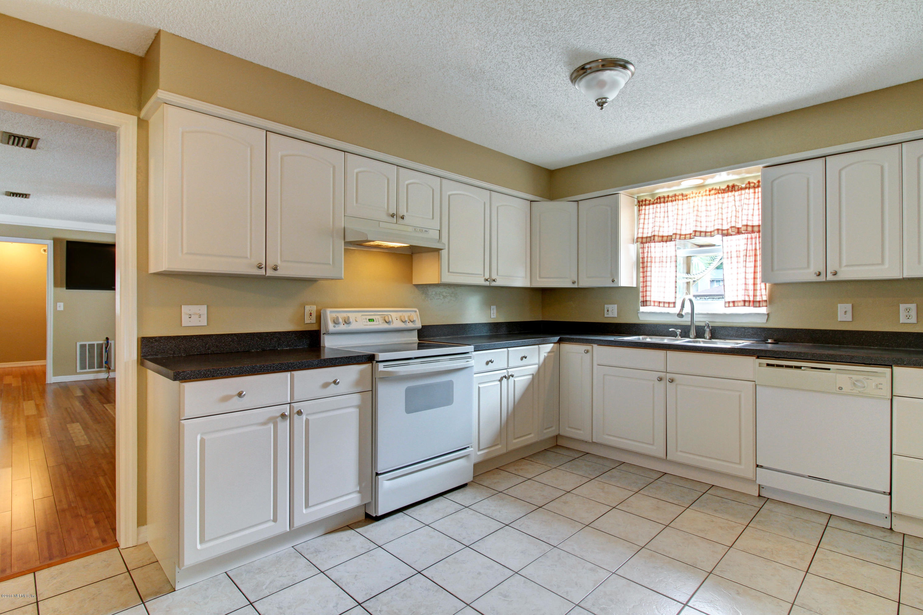 595 Rockingham Road Orange Park, FL 32073 - Photo 9 of 39 Kitchen