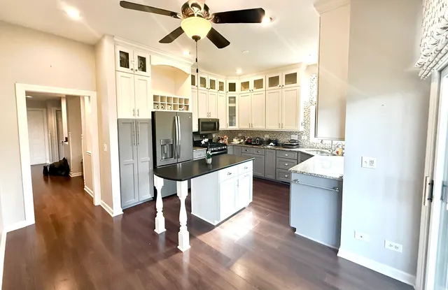 $524,900 | 4 Greenbrier Court, Lake In The Hills, IL 60156