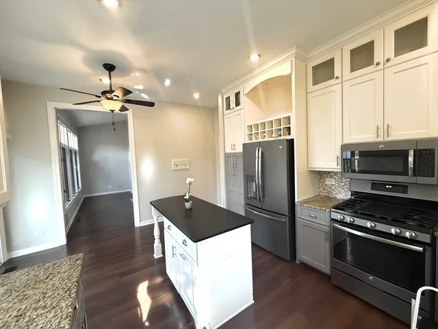 $524,900 | 4 Greenbrier Court, Lake In The Hills, IL 60156