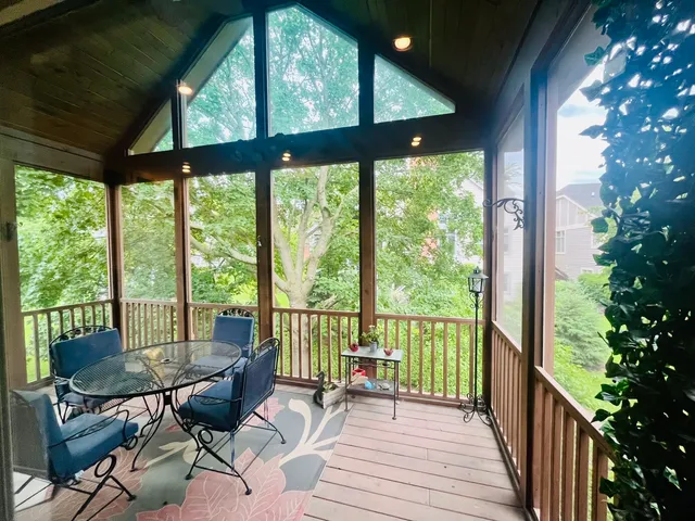 $524,900 | 4 Greenbrier Court, Lake In The Hills, IL 60156