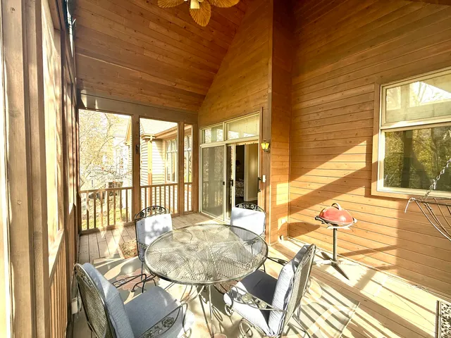 $524,900 | 4 Greenbrier Court, Lake In The Hills, IL 60156