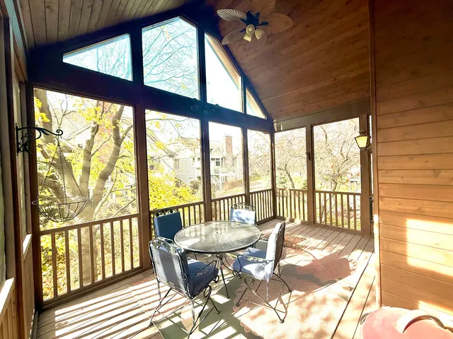 $524,900 | 4 Greenbrier Court, Lake In The Hills, IL 60156