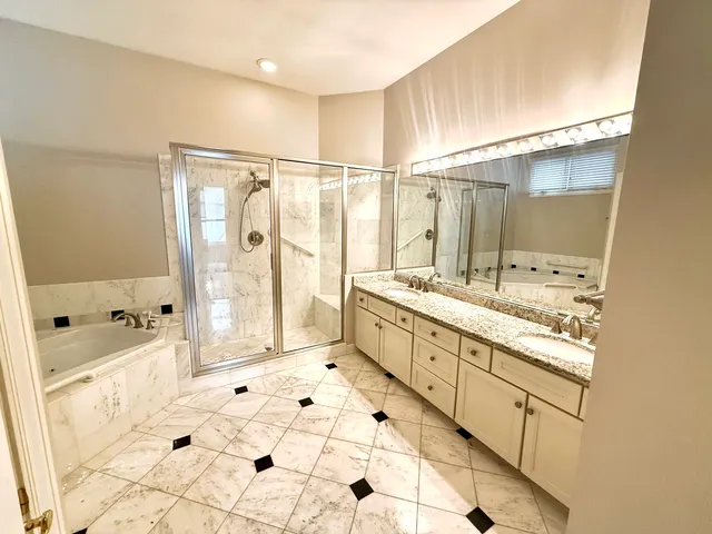 $524,900 | 4 Greenbrier Court, Lake In The Hills, IL 60156