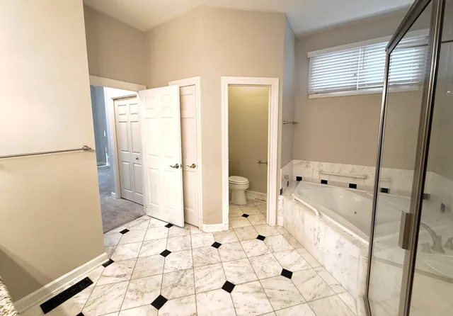 $524,900 | 4 Greenbrier Court, Lake In The Hills, IL 60156