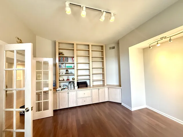 $524,900 | 4 Greenbrier Court, Lake In The Hills, IL 60156