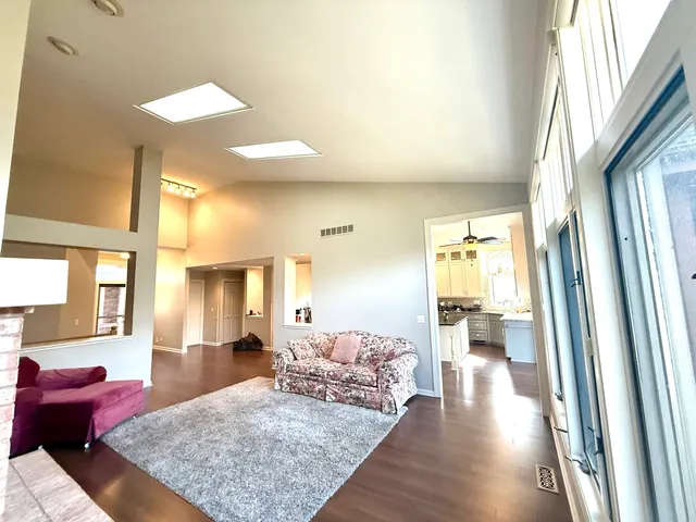 $524,900 | 4 Greenbrier Court, Lake In The Hills, IL 60156