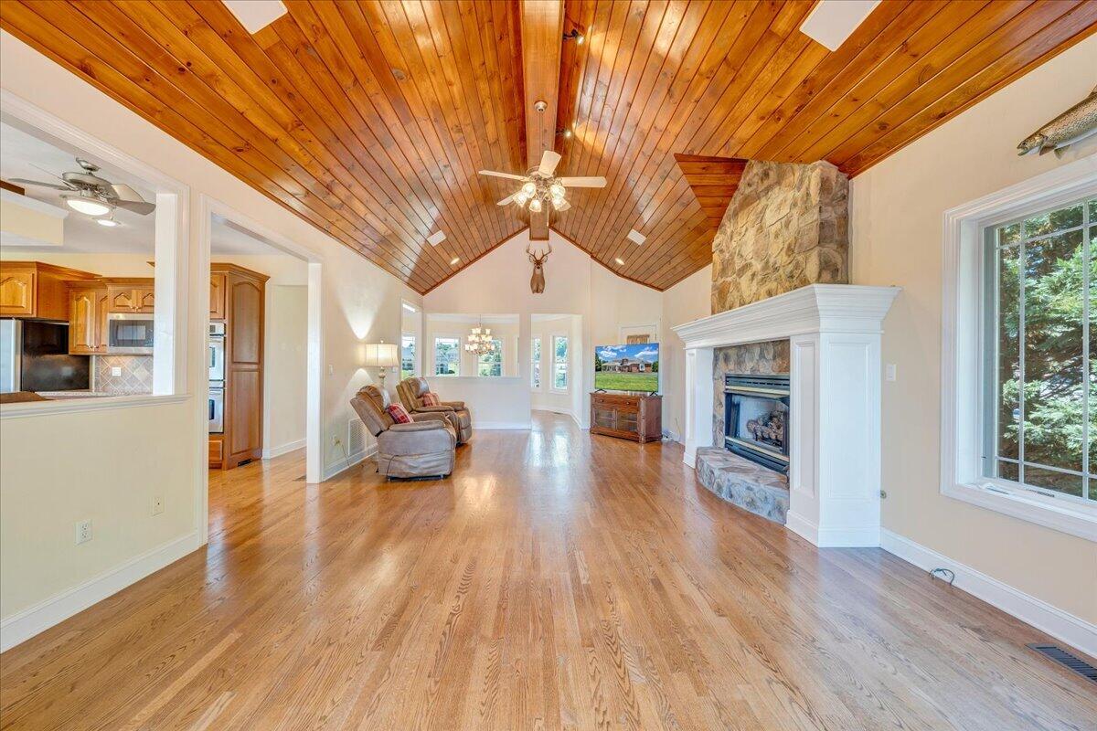 625 Frontier Way Fincastle, VA 24090 - Photo 15 of 105 017-MIB02806