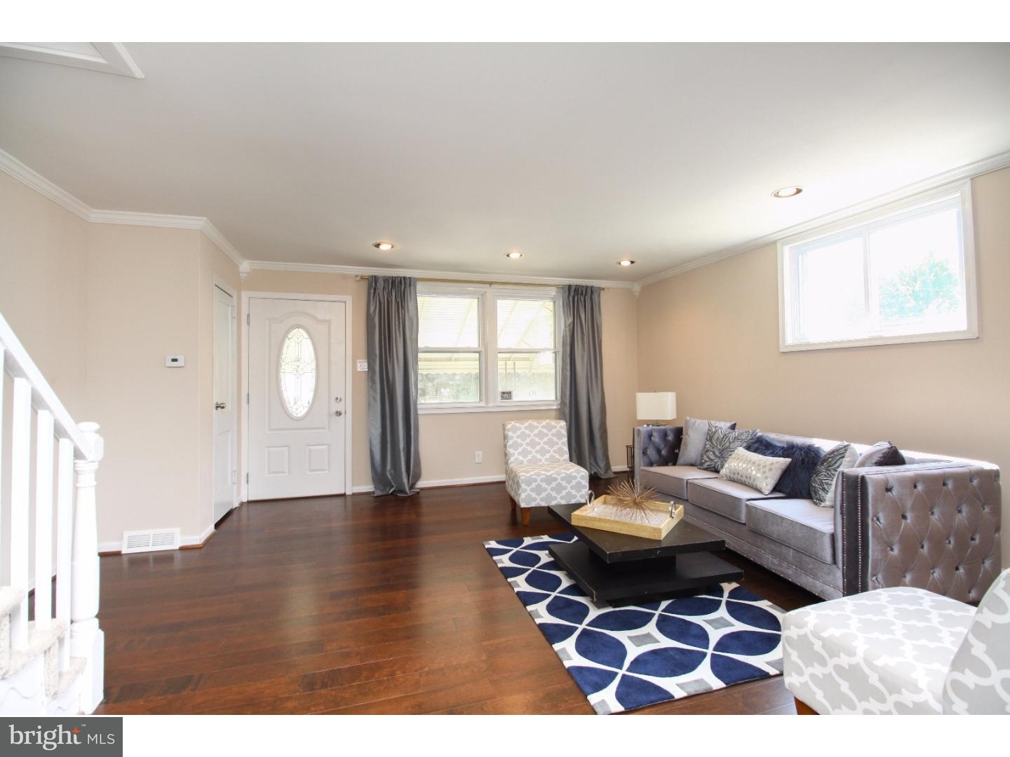 1401 Vernon Road Philadelphia, PA 19150 - Photo 2 of 25 Living Room