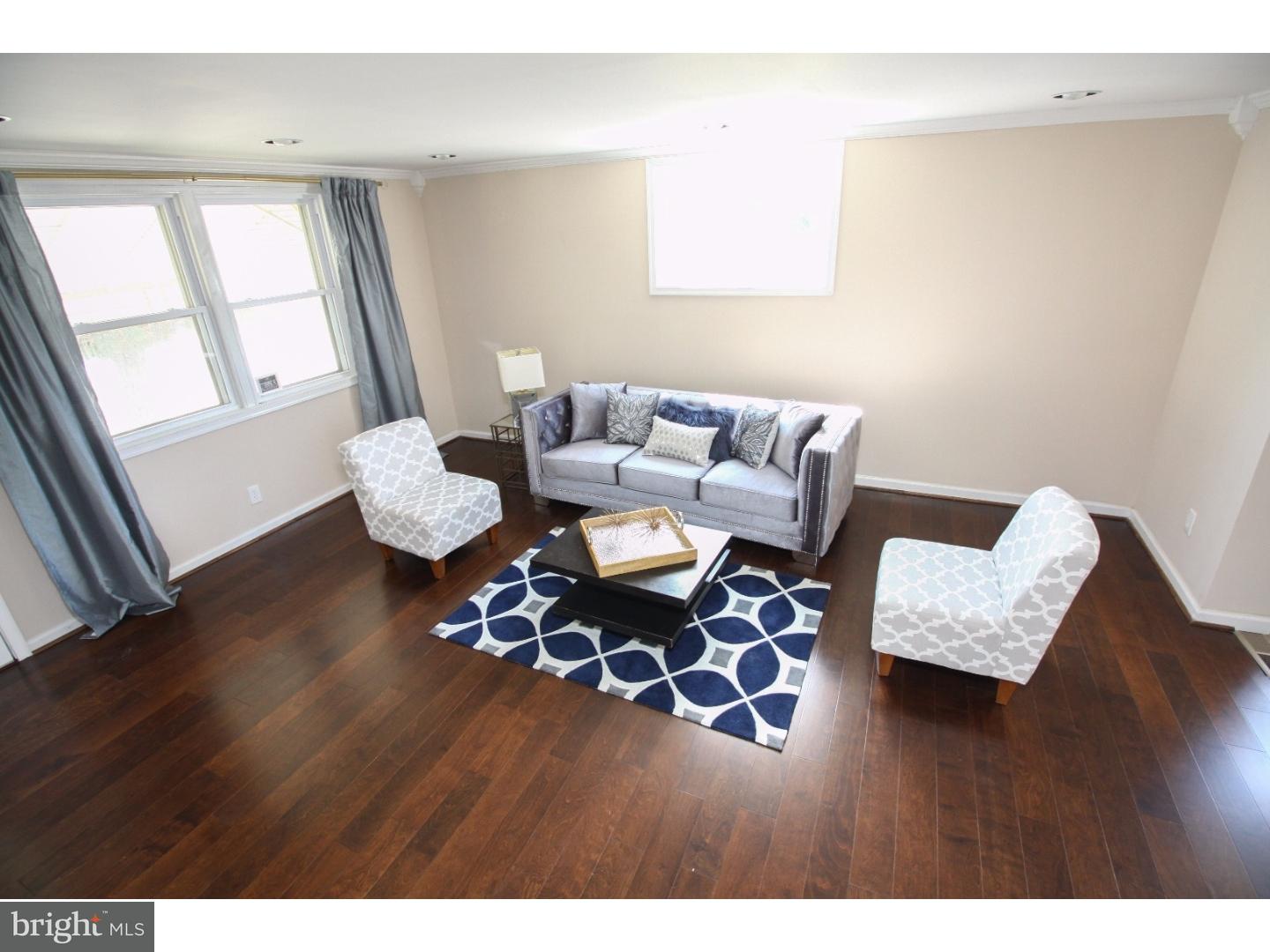1401 Vernon Road Philadelphia, PA 19150 - Photo 4 of 25 Living Room