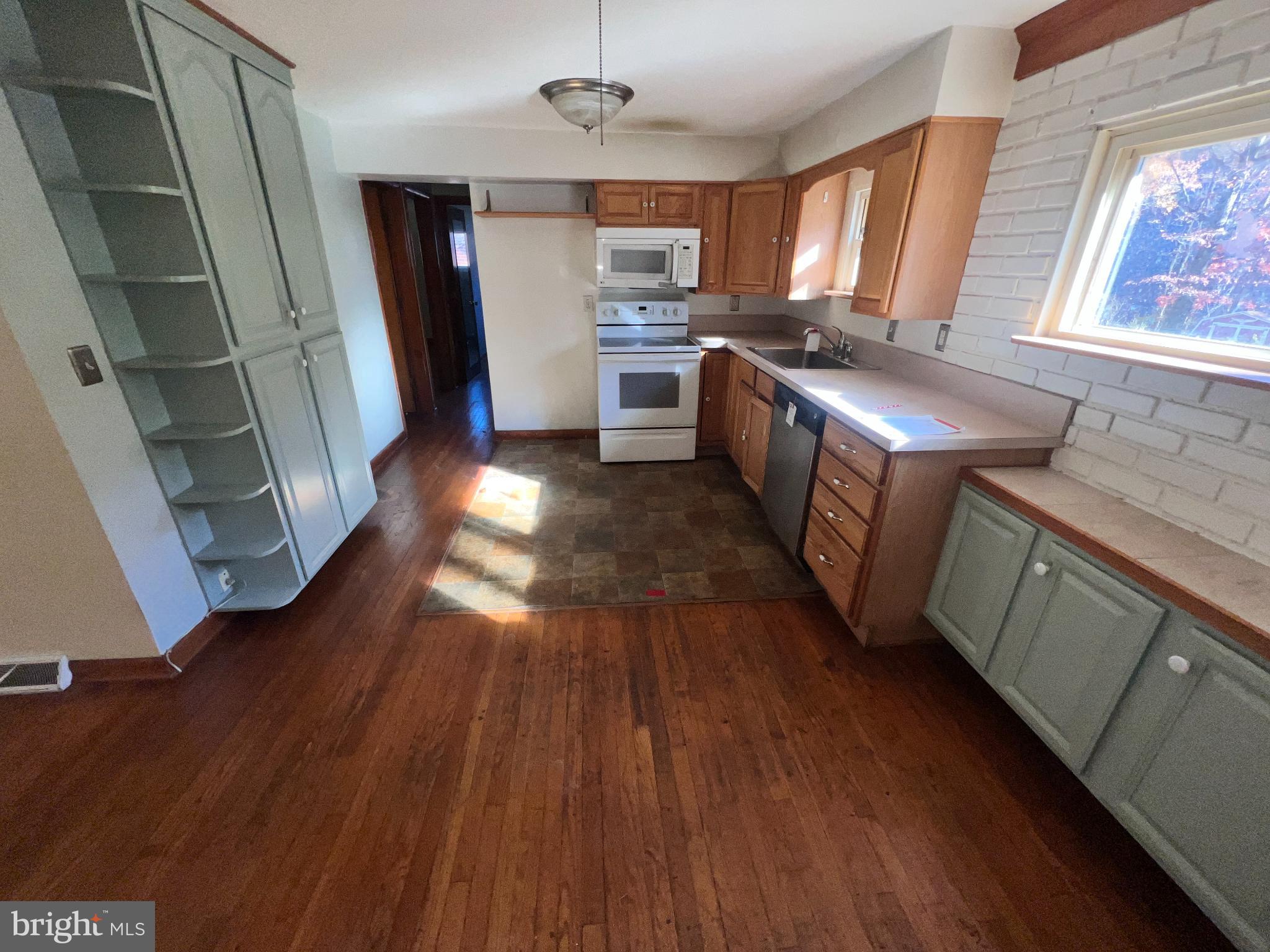 1074 Braddock Road Cumberland, MD 21502 - Photo 11 of 38 Kitchen