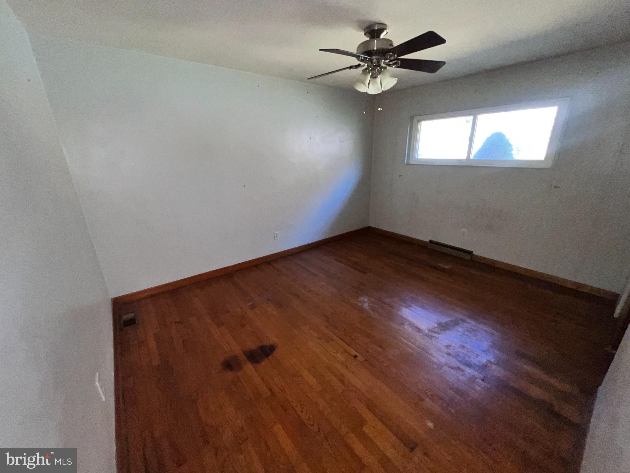 1074 Braddock Road Cumberland, MD 21502 - Photo 14 of 38 Bedroom