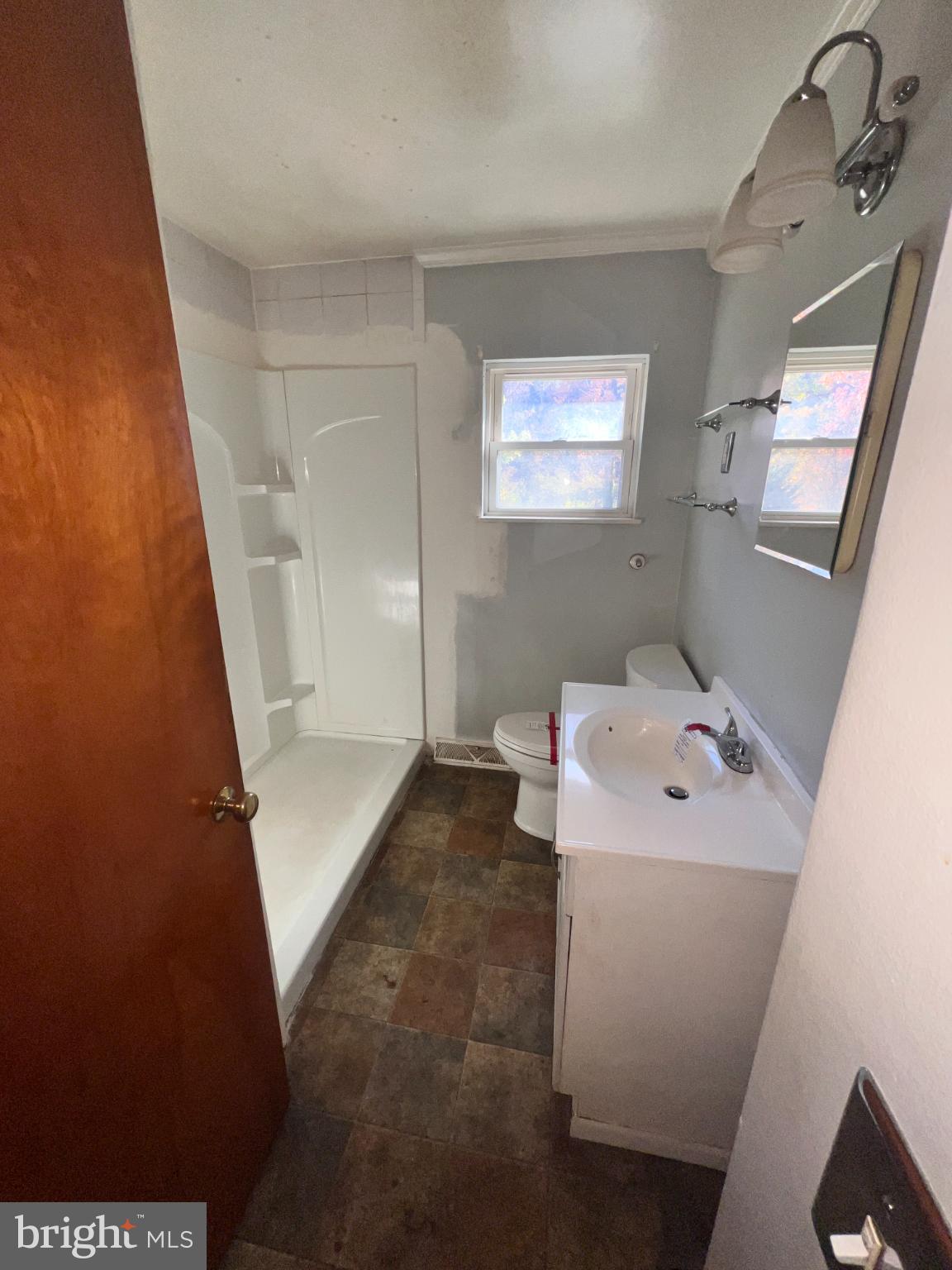 1074 Braddock Road Cumberland, MD 21502 - Photo 17 of 38 Bath