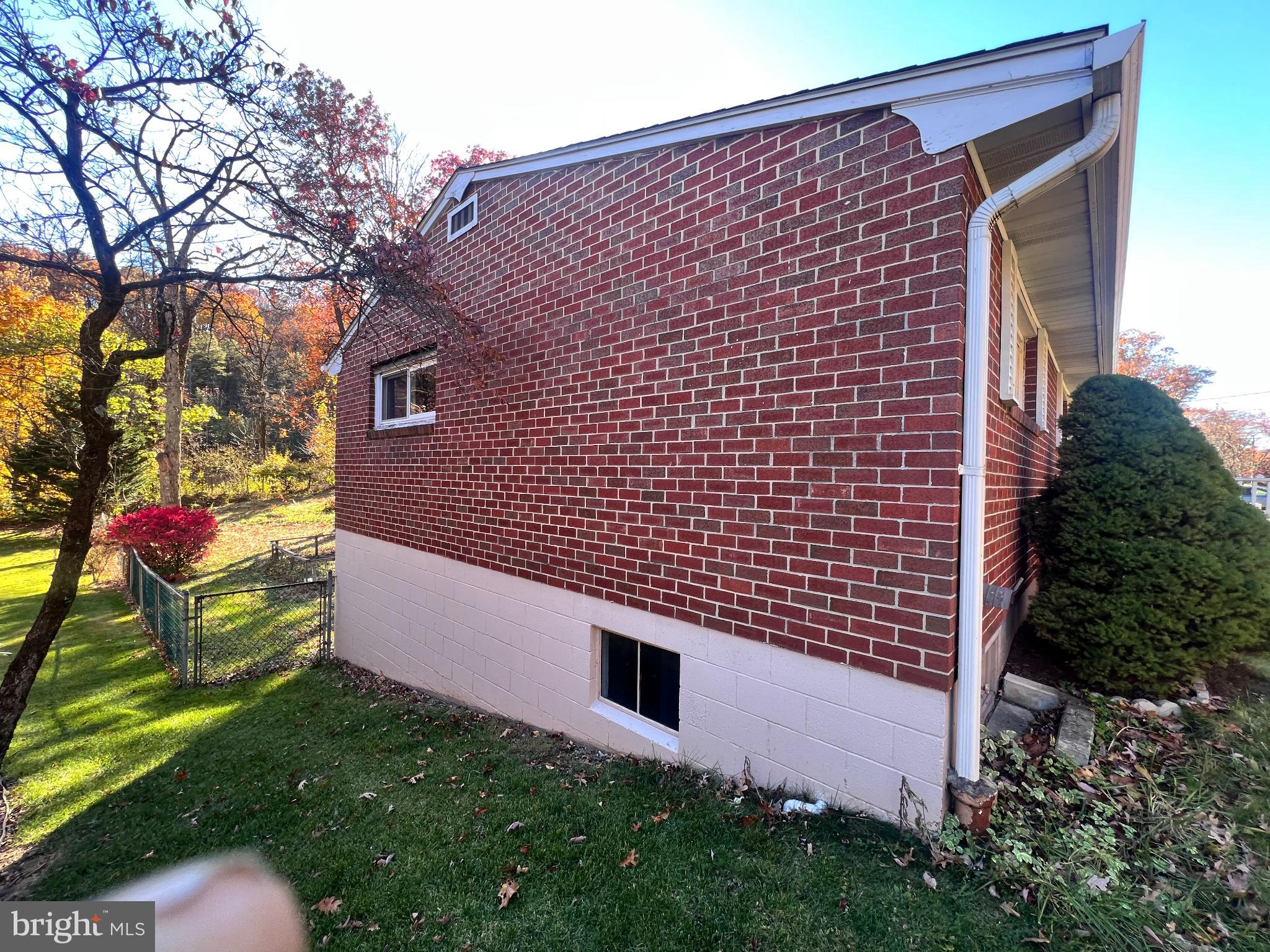 1074 Braddock Road Cumberland, MD 21502 - Photo 3 of 38 Side