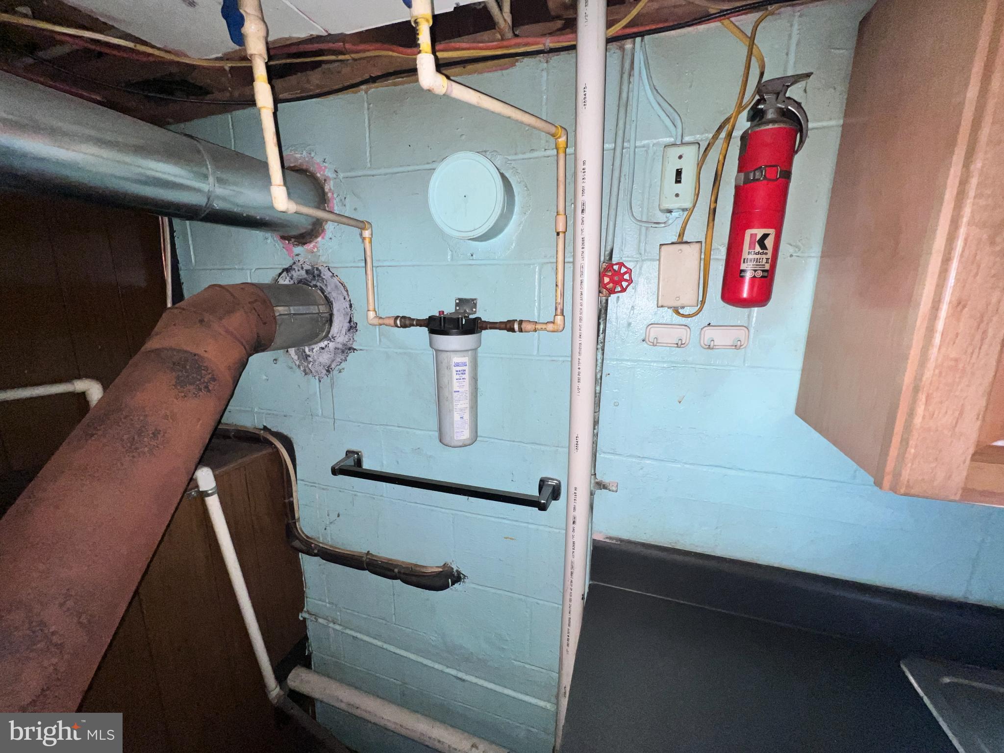 1074 Braddock Road Cumberland, MD 21502 - Photo 31 of 38 Whole house water filter