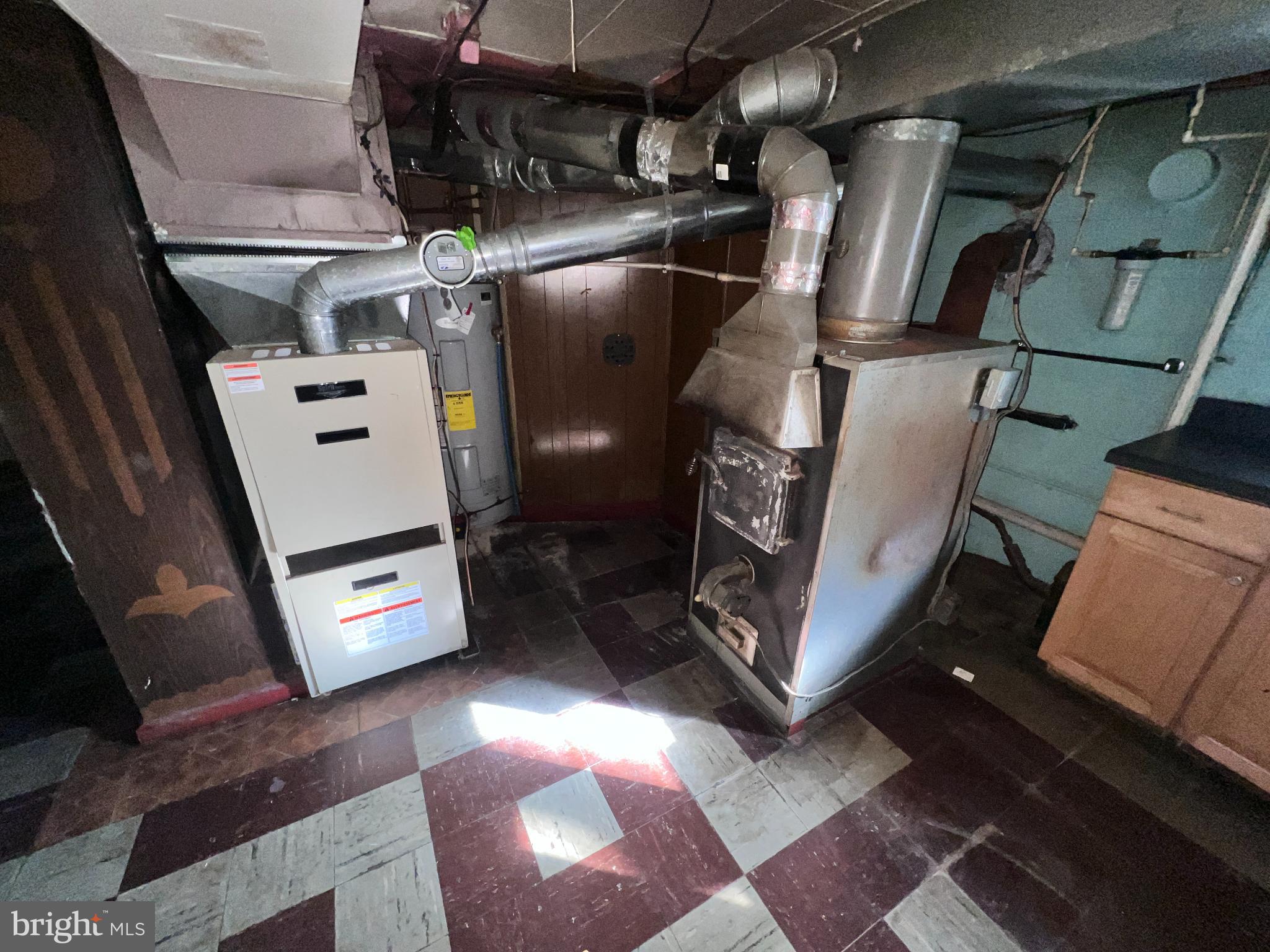 1074 Braddock Road Cumberland, MD 21502 - Photo 37 of 38 Forced air oil and wood furnaces