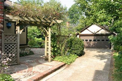 343 Ridgeway Road Lexington, KY 40502 - Photo 13 of 17 Beautiful brick/stone sidewalk and rear