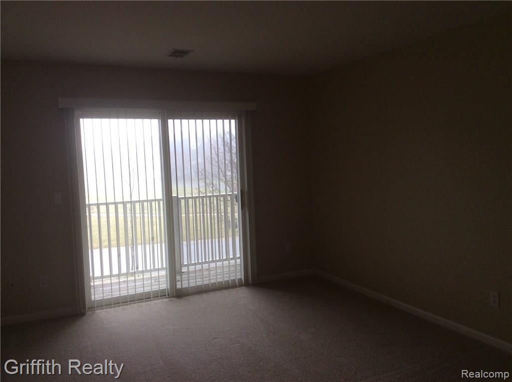 4039 Hampton Ridge Boulevard, Unit 5 Howell, MI 48843 - Photo 4 of 23 IMG_5276.JPG