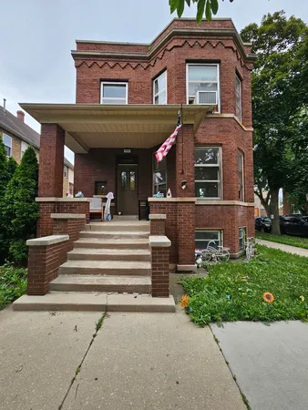 $1,700 | 3326 North Karlov Avenue, Unit 1, Chicago, IL 60641