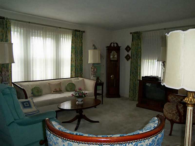 33 Cross Street Westerly, RI 02891 - Photo 15 of 25 Living Room.