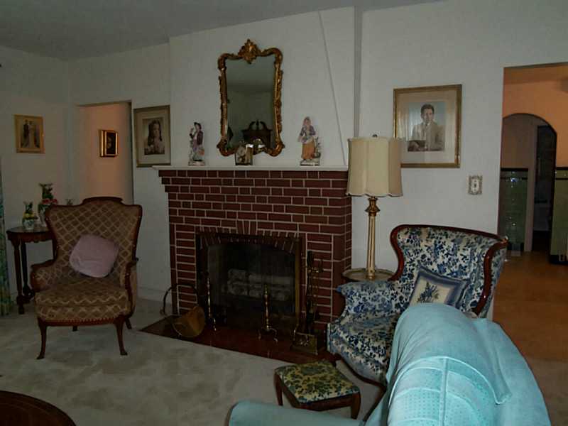 33 Cross Street Westerly, RI 02891 - Photo 16 of 25 Living Room.