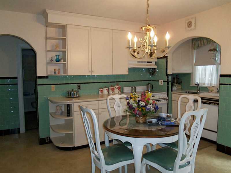 33 Cross Street Westerly, RI 02891 - Photo 9 of 25 Kitchen.