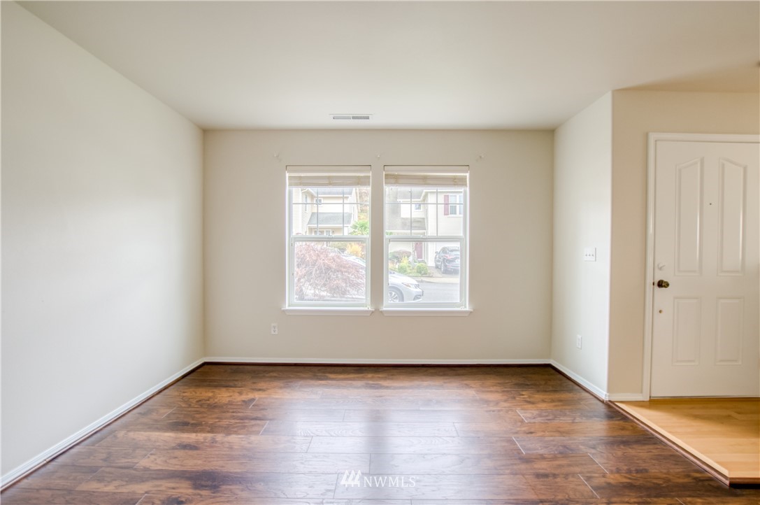 223 Ferndale Avenue Northeast Renton, WA 98056 - Photo 4 of 36 Gallery Image 4