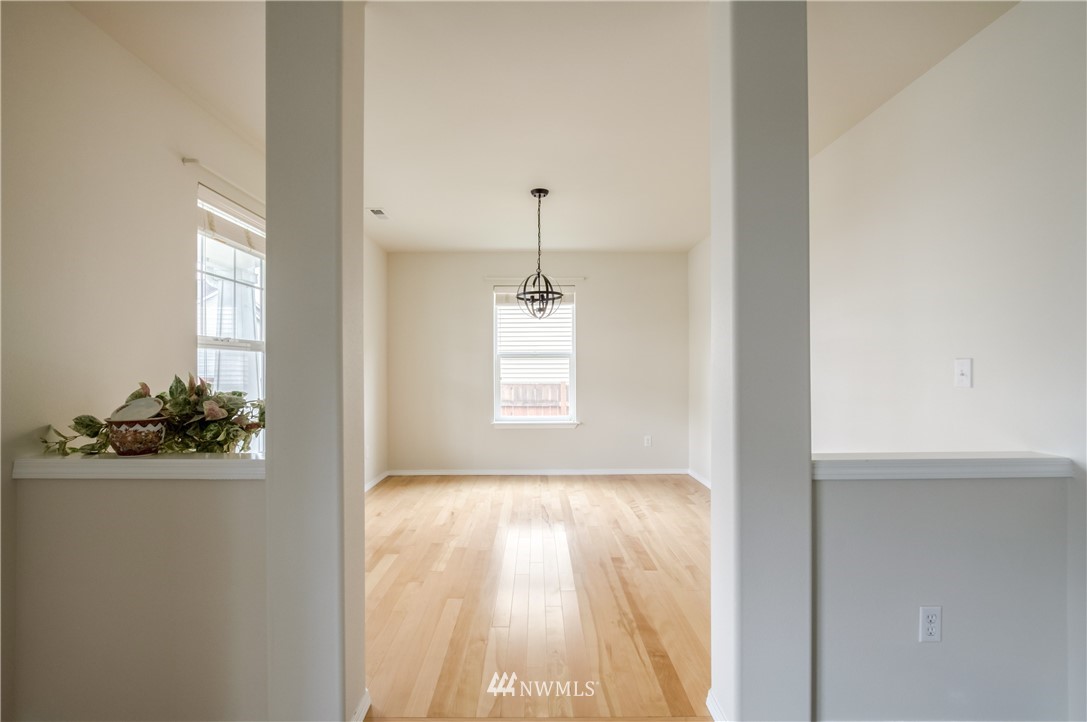 223 Ferndale Avenue Northeast Renton, WA 98056 - Photo 6 of 36 Gallery Image 6