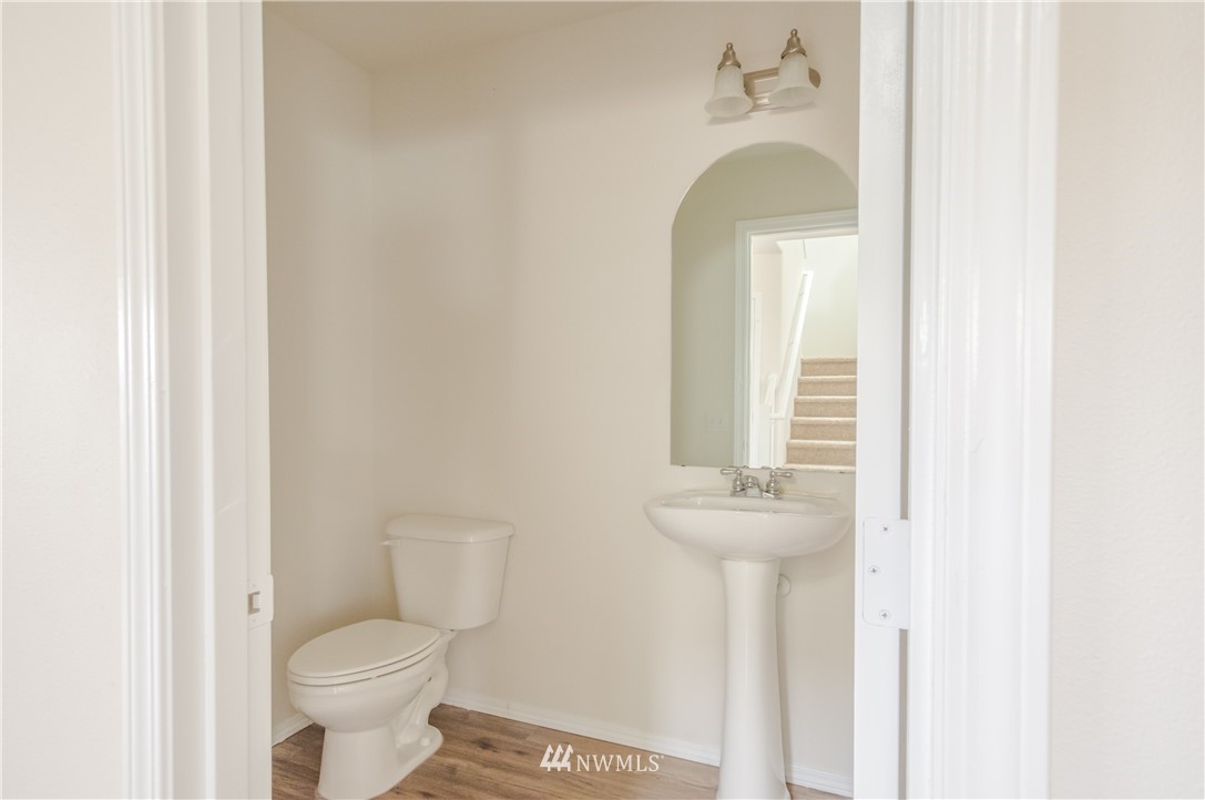 223 Ferndale Avenue Northeast Renton, WA 98056 - Photo 9 of 36 Gallery Image 9