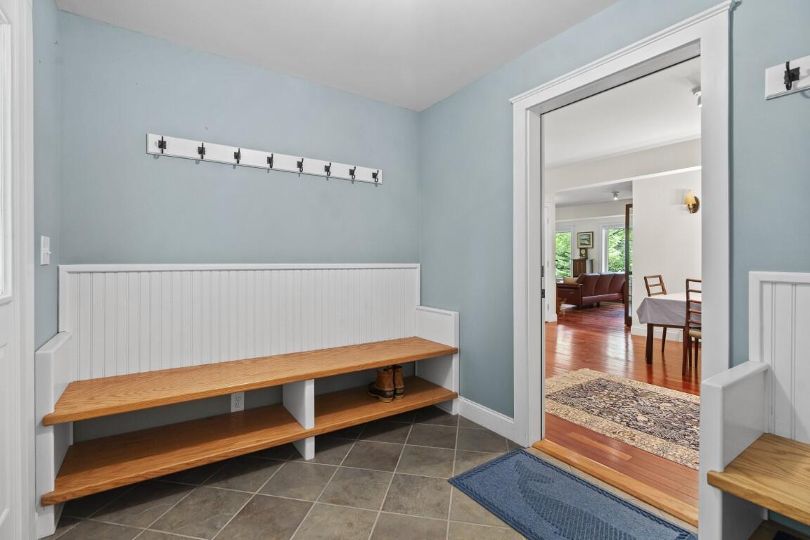 5 Hillside Place, Unit 2 Boothbay, ME 04537 - Photo 5 of 47