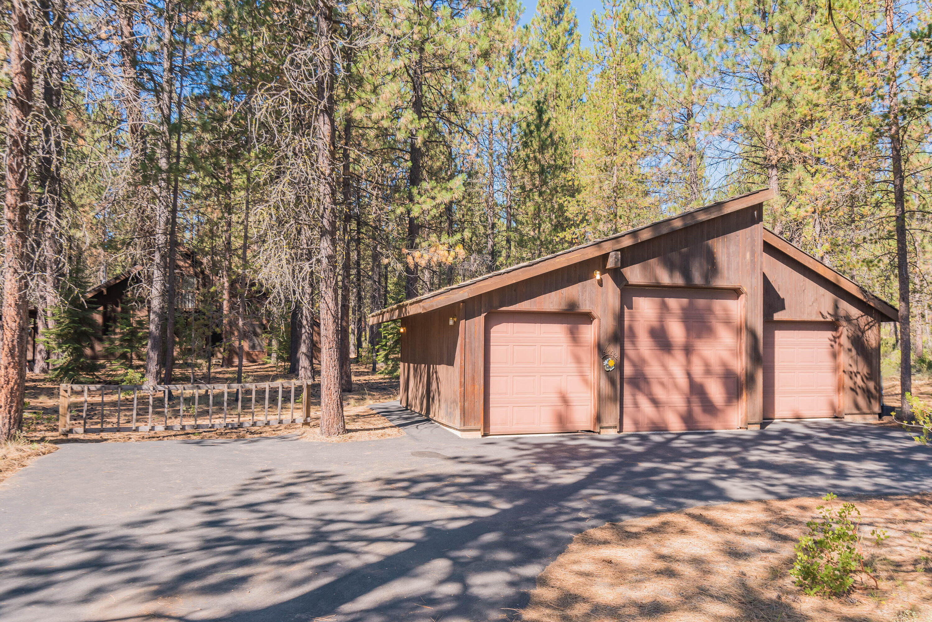 56895 Besson Road Bend, OR 97707 - Photo 1 of 41 01