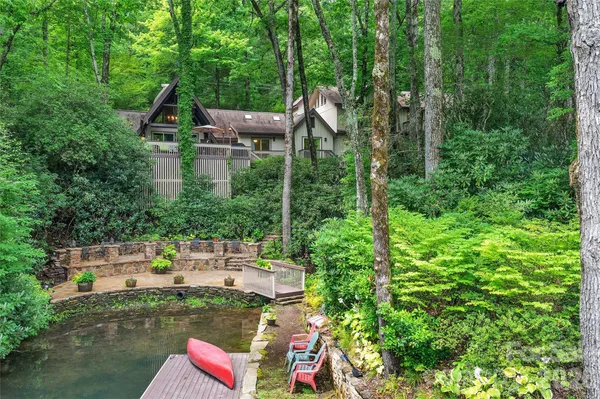 a view of a garden with patio