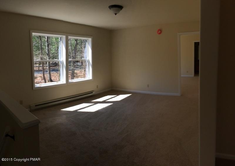 106 Traverse Road Henryville, PA 18332 - Photo 2 of 37 LIVING ROOM