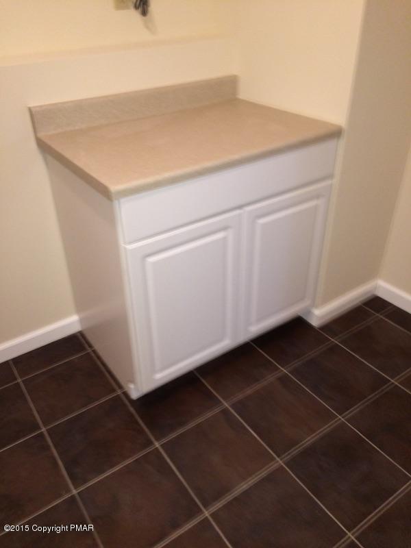 106 Traverse Road Henryville, PA 18332 - Photo 21 of 37 EVEN A COUNTER & CABINET!
