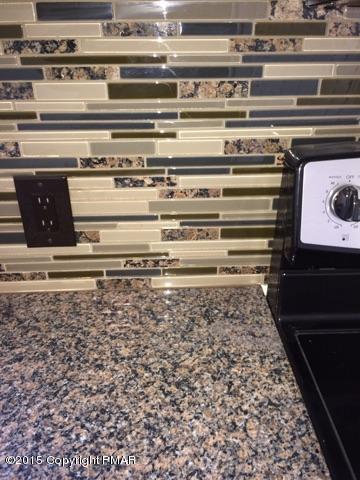 106 Traverse Road Henryville, PA 18332 - Photo 27 of 37 GLASS TILE BACK SPLASH