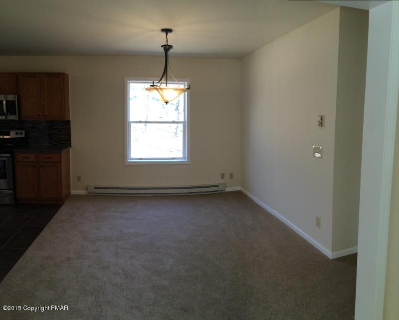 106 Traverse Road Henryville, PA 18332 - Photo 5 of 37 DINETTE/BR-FAST NOOK