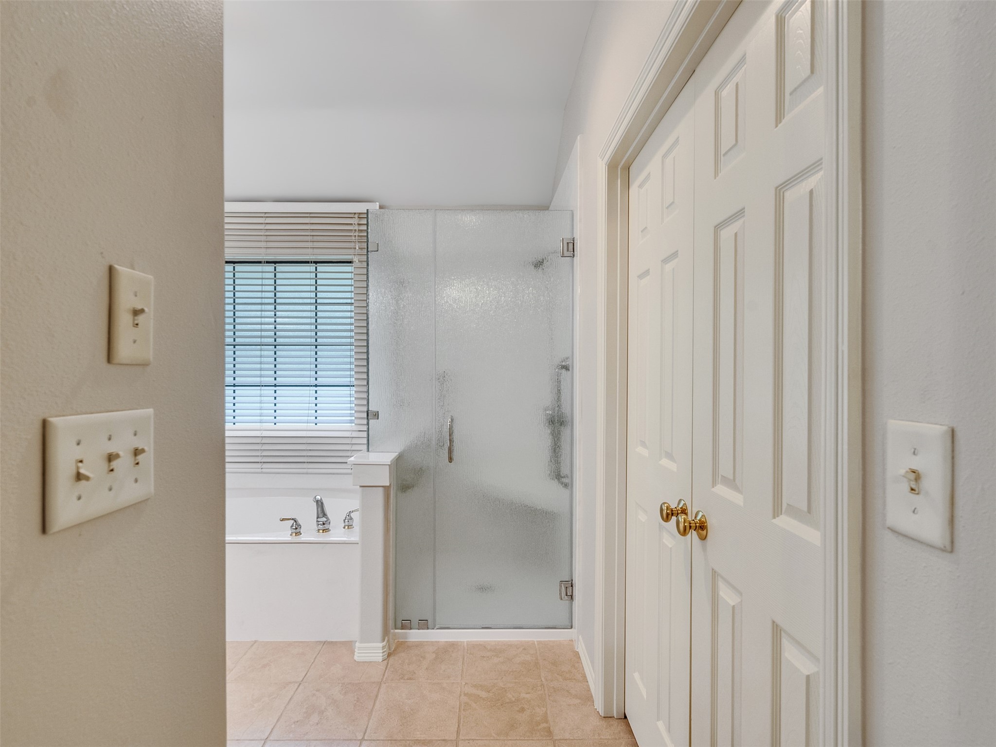 195 Coral Gables Trinity, TX 75862 - Photo 22 of 50 a bathroom with a shower