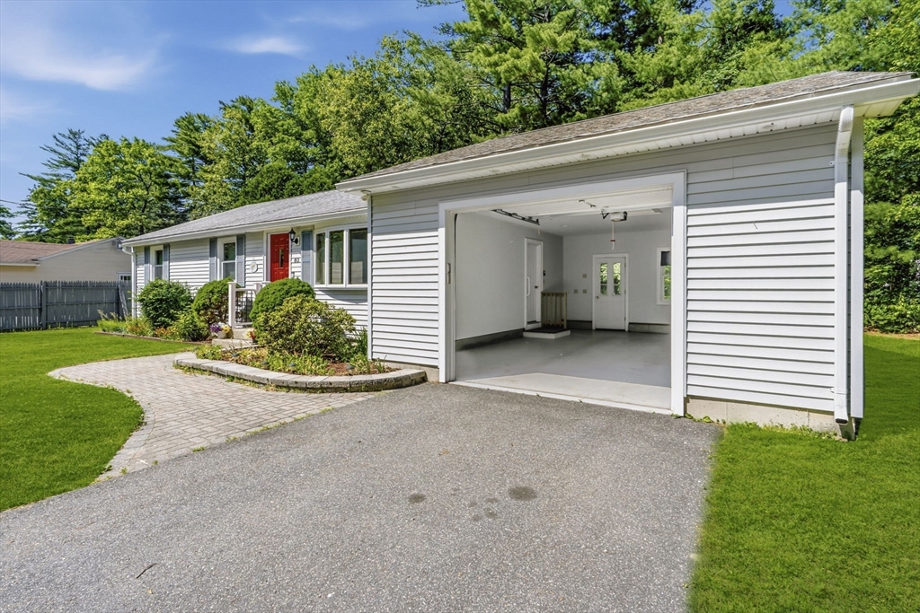83 Strong Street Easthampton, MA 01027 - Photo 11 of 36