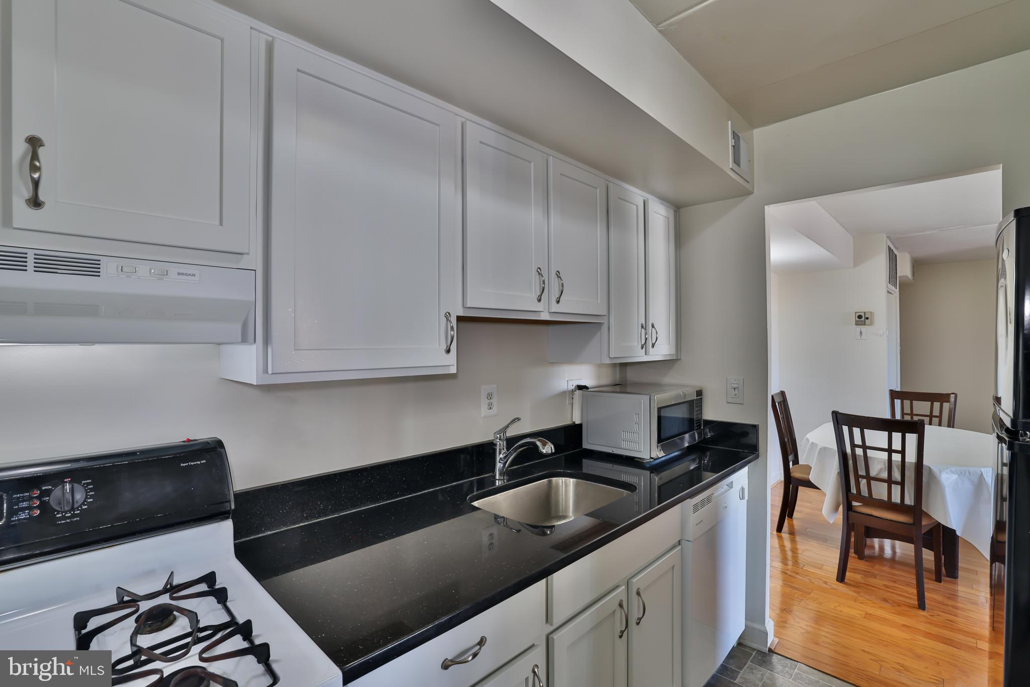 2618 Fort Farnsworth Road, Unit 232 Alexandria, VA 22303 - Photo 11 of 21 Kitchen