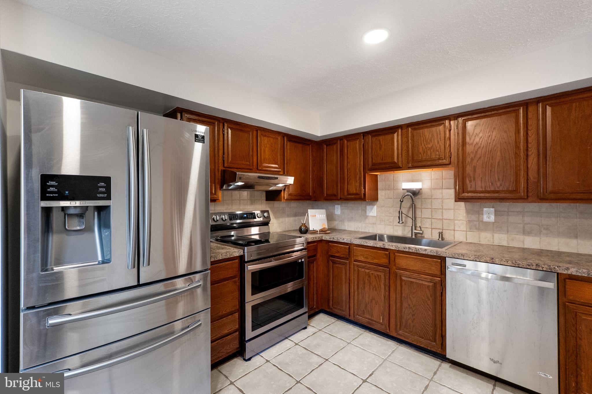 210 Whitcliff Court Gaithersburg, MD 20878 - Photo 15 of 33 Kitchen
