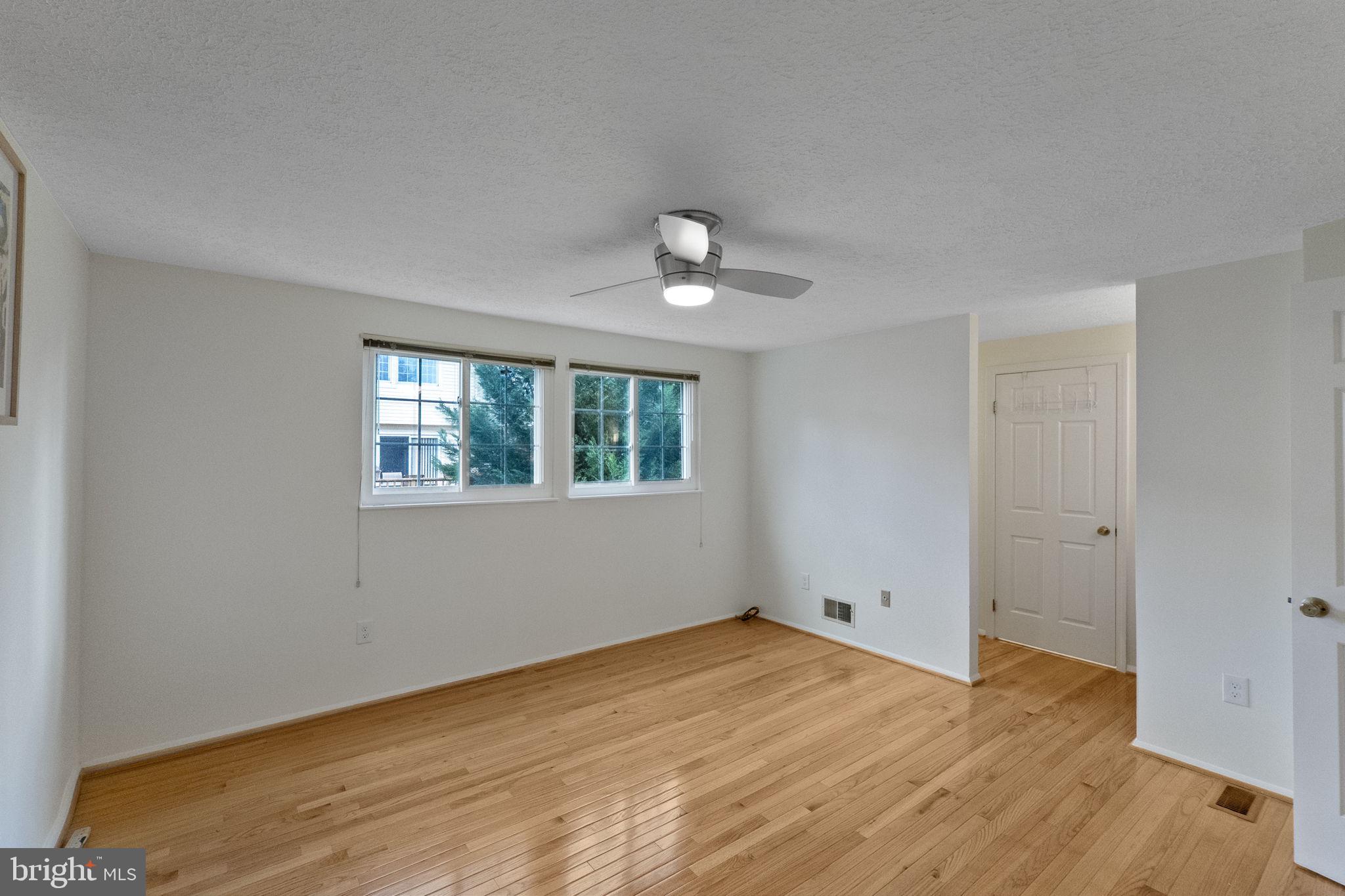 210 Whitcliff Court Gaithersburg, MD 20878 - Photo 19 of 33 Primary bedroom
