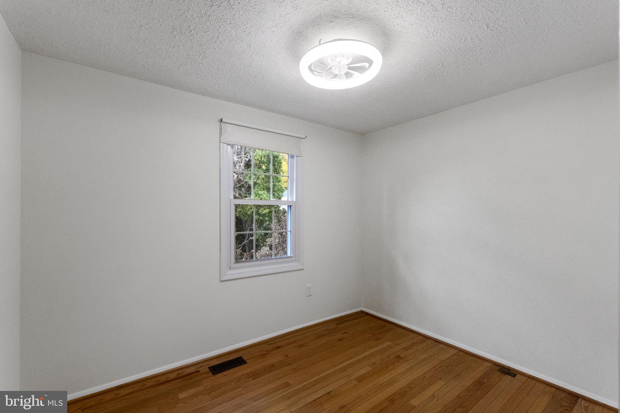 210 Whitcliff Court Gaithersburg, MD 20878 - Photo 24 of 33 Bedroom #3